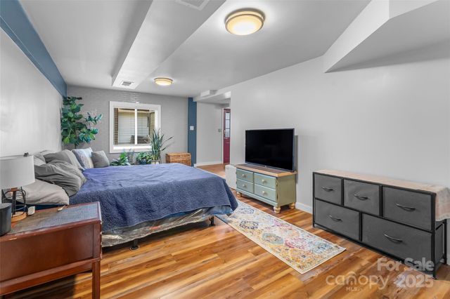 5 Deanwood Circle, Asheville, NC 28803