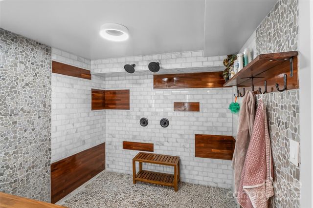 5 Deanwood Circle, Asheville, NC 28803