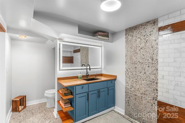 5 Deanwood Circle, Asheville, NC 28803