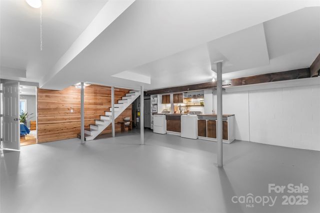 5 Deanwood Circle, Asheville, NC 28803