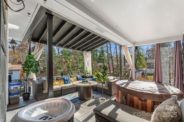 5 Deanwood Circle, Asheville, NC 28803