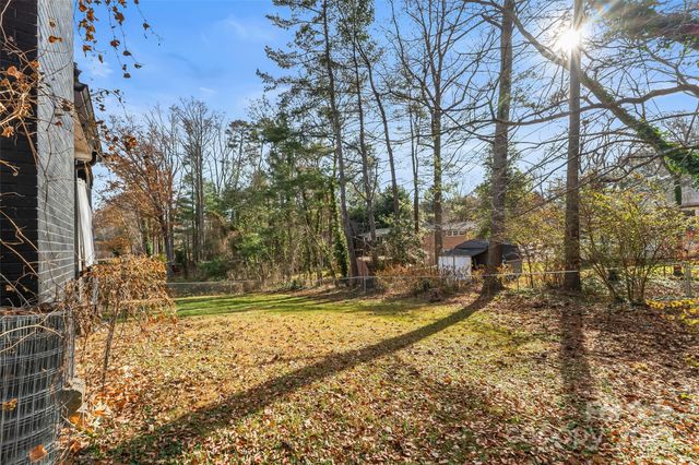 5 Deanwood Circle, Asheville, NC 28803
