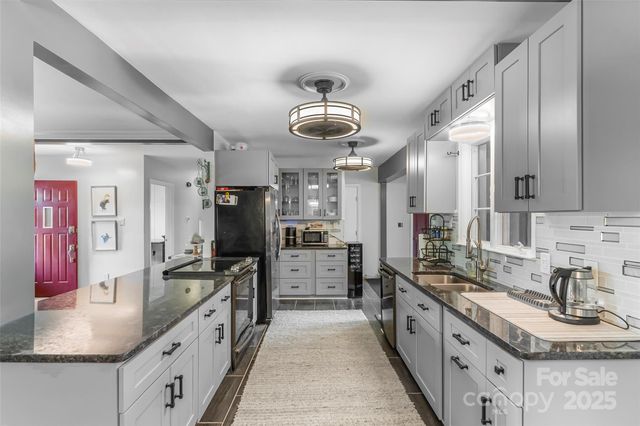 5 Deanwood Circle, Asheville, NC 28803