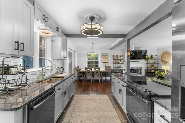 5 Deanwood Circle, Asheville, NC 28803