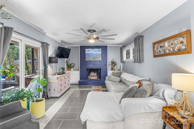 5 Deanwood Circle, Asheville, NC 28803