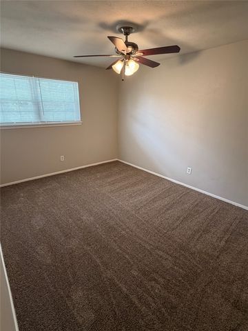 415 Stonehenge Drive, Arlington, TX 76014