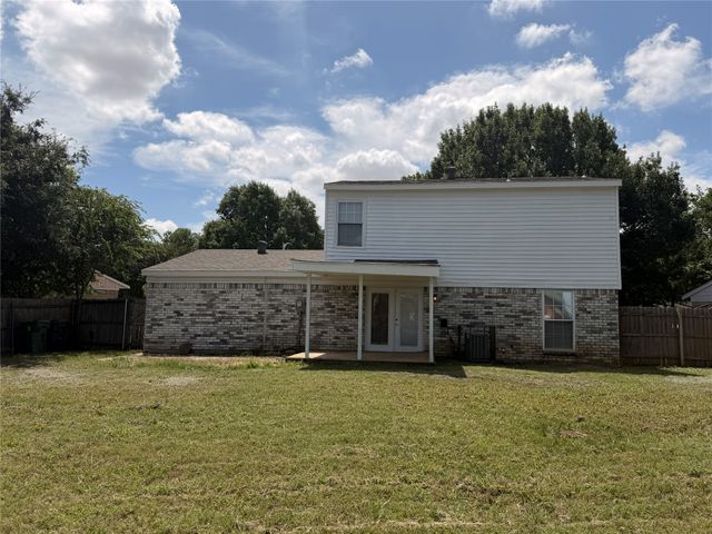 415 Stonehenge Drive, Arlington, TX 76014