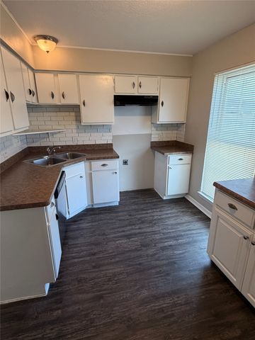 415 Stonehenge Drive, Arlington, TX 76014