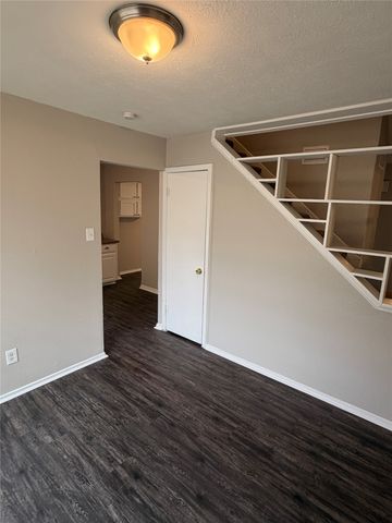 415 Stonehenge Drive, Arlington, TX 76014