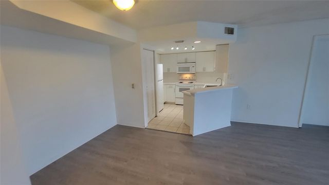 4163 N HAVERHILL Road 1203, West Palm Beach, FL 33417