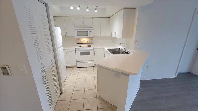 4163 N HAVERHILL Road 1203, West Palm Beach, FL 33417