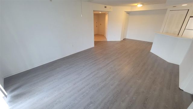 4163 N HAVERHILL Road 1203, West Palm Beach, FL 33417