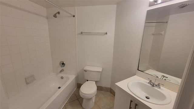 4163 N HAVERHILL Road 1203, West Palm Beach, FL 33417