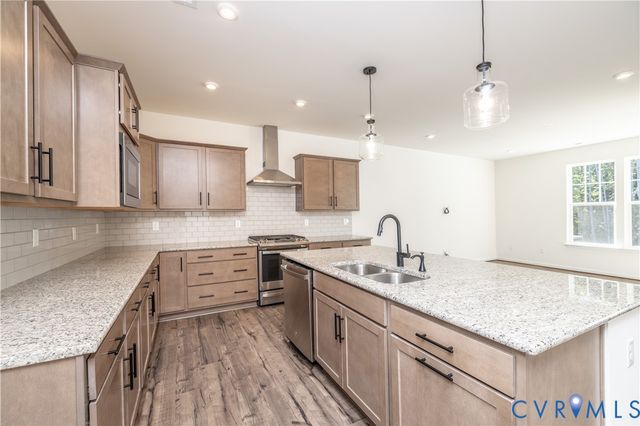 18365 Palisades Ct, Moseley, VA 23120