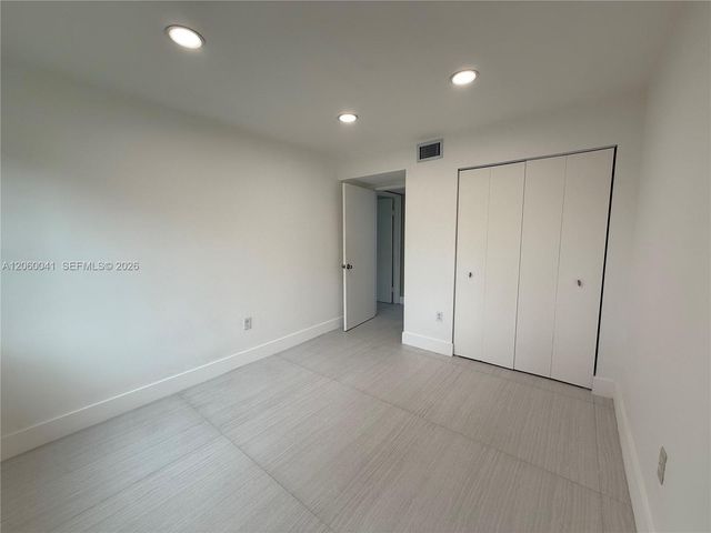 9405 Fontainebleau Boulevard 11322, Miami, FL 33172