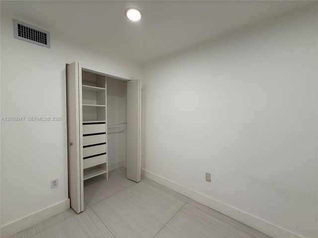 9405 Fontainebleau Boulevard 11322, Miami, FL 33172