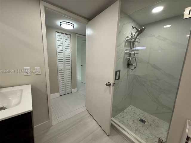 9405 Fontainebleau Boulevard 11322, Miami, FL 33172