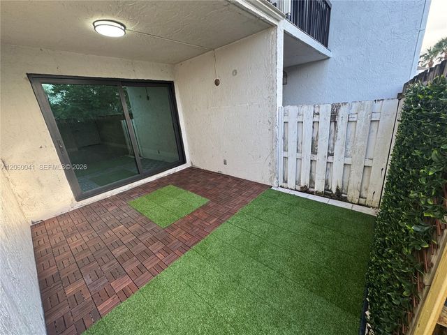 9405 Fontainebleau Boulevard 11322, Miami, FL 33172