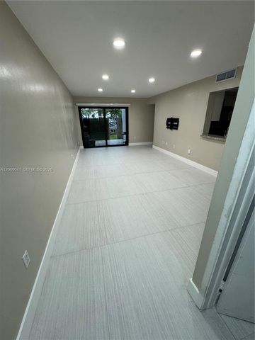 9405 Fontainebleau Boulevard 11322, Miami, FL 33172