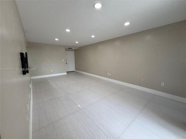 9405 Fontainebleau Boulevard 11322, Miami, FL 33172