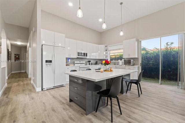 343 SW 187th Ter, Pembroke Pines, FL 33029