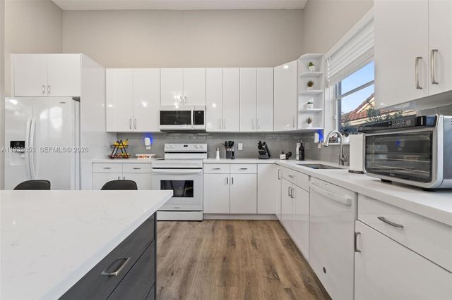 343 SW 187th Ter, Pembroke Pines, FL 33029