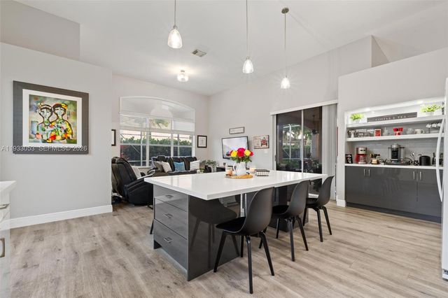 343 SW 187th Ter, Pembroke Pines, FL 33029