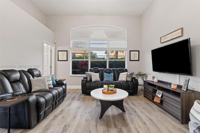 343 SW 187th Ter, Pembroke Pines, FL 33029