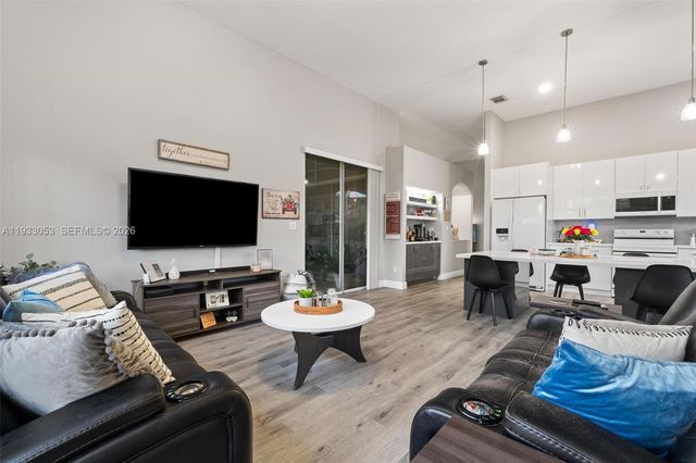 343 SW 187th Ter, Pembroke Pines, FL 33029