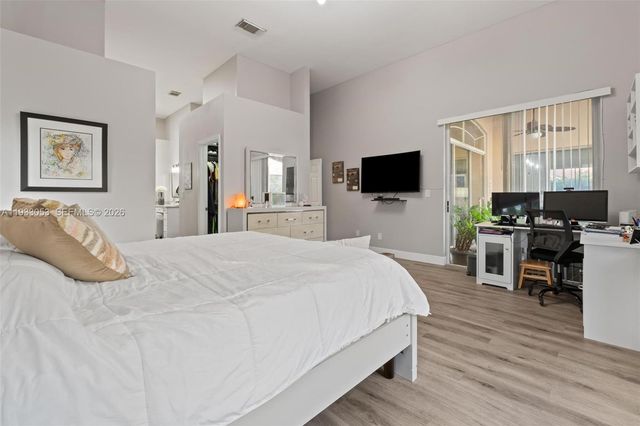 343 SW 187th Ter, Pembroke Pines, FL 33029