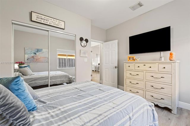 343 SW 187th Ter, Pembroke Pines, FL 33029