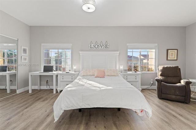 343 SW 187th Ter, Pembroke Pines, FL 33029