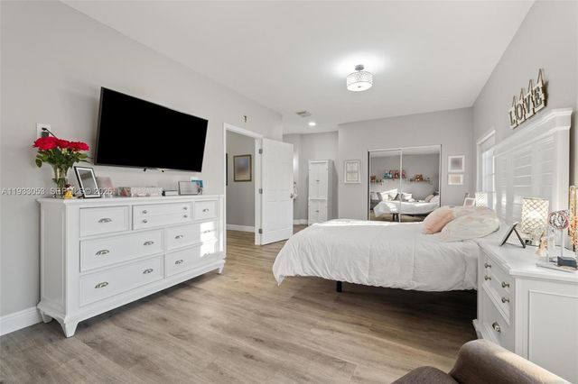 343 SW 187th Ter, Pembroke Pines, FL 33029