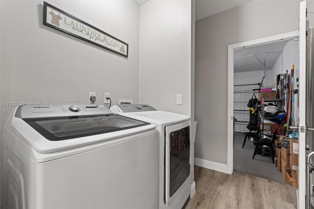 343 SW 187th Ter, Pembroke Pines, FL 33029