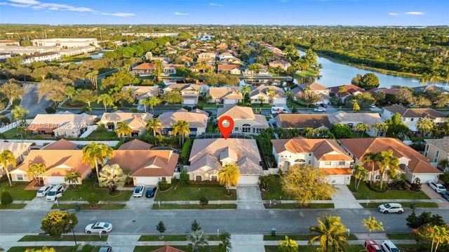 343 SW 187th Ter, Pembroke Pines, FL 33029