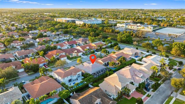 343 SW 187th Ter, Pembroke Pines, FL 33029