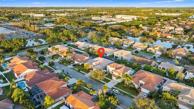 343 SW 187th Ter, Pembroke Pines, FL 33029