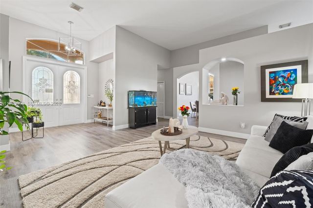 343 SW 187th Ter, Pembroke Pines, FL 33029