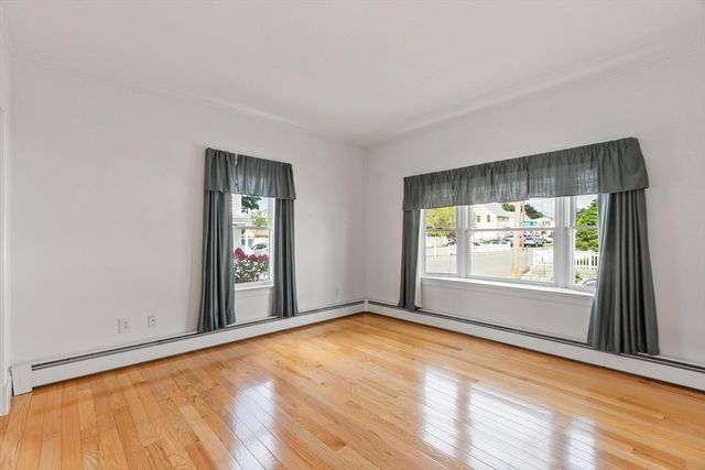 156 Gershom Ave, Lowell, MA 01854