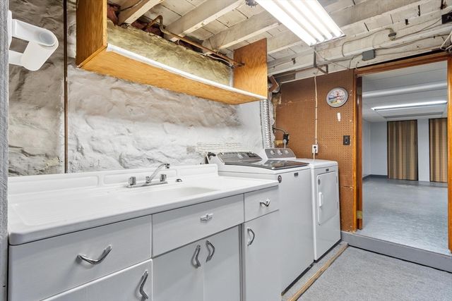 156 Gershom Ave, Lowell, MA 01854
