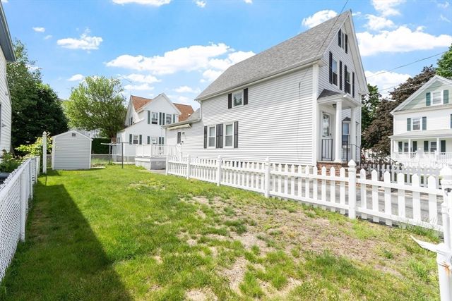 156 Gershom Ave, Lowell, MA 01854