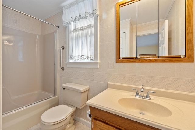 156 Gershom Ave, Lowell, MA 01854