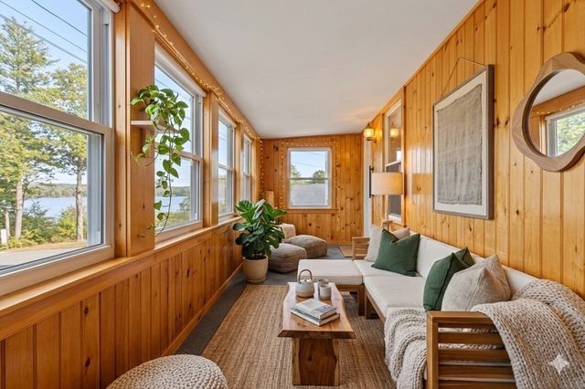 156 Gershom Ave, Lowell, MA 01854
