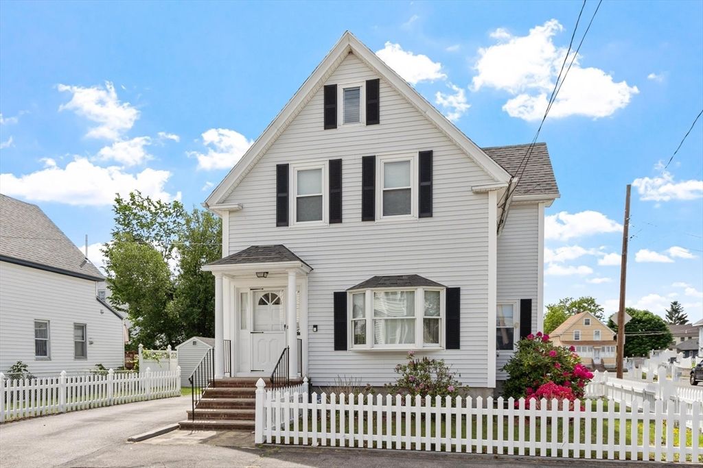 156 Gershom Ave, Lowell, MA 01854