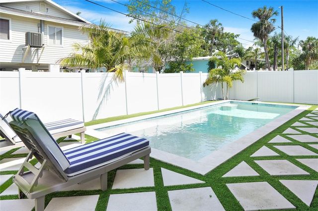 1725 MASSACHUSETTS AVENUE NE, St Petersburg, FL 33703