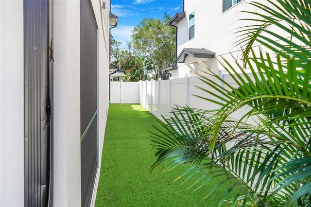 1725 MASSACHUSETTS AVENUE NE, St Petersburg, FL 33703