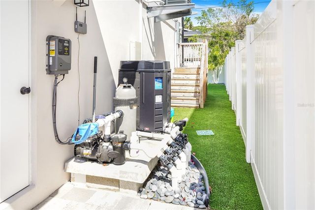 1725 MASSACHUSETTS AVENUE NE, St Petersburg, FL 33703