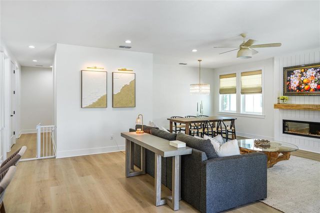 1725 MASSACHUSETTS AVENUE NE, St Petersburg, FL 33703