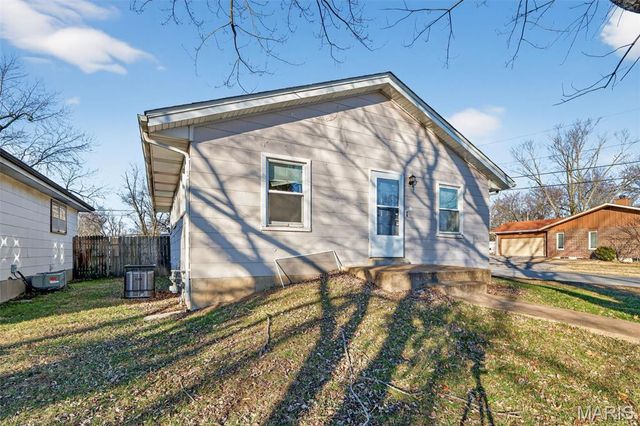 9739 Balboa Drive, St Louis, MO 63136