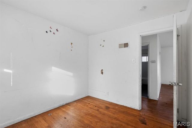 9739 Balboa Drive, St Louis, MO 63136